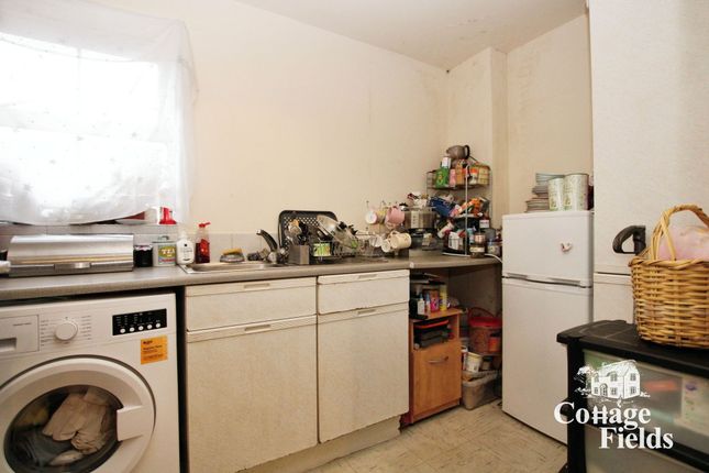 Flat 24, Maynard Court, Enfield photo 3