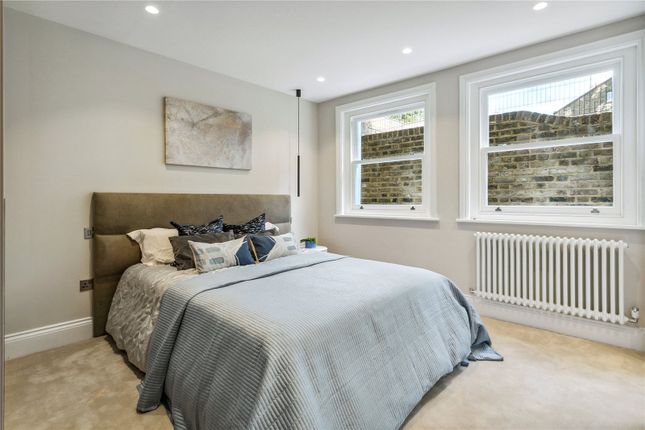 Mews house for sale in Drayson Mews, Kensington