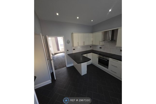 Dickson St, Colne photo 3