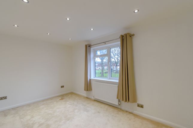 22, Dressington Avenue, London photo 4