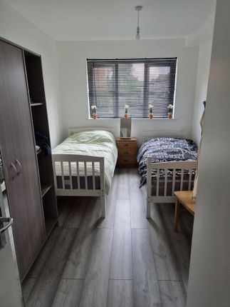 54, Leopold Road, Greater London photo 2