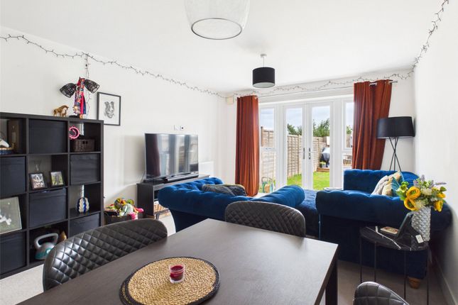 15, Goldfinch Edge, Dursley photo 3