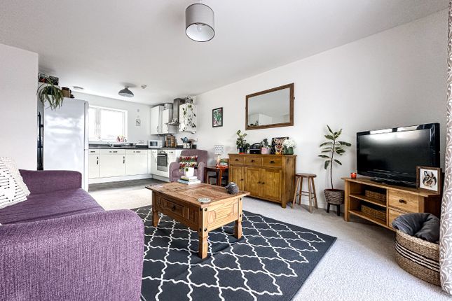 4 Furs Close, Monkton Heathfield, Somerset photo 4