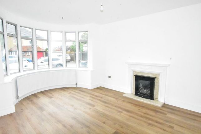 Manor Way, North Harrow photo 3