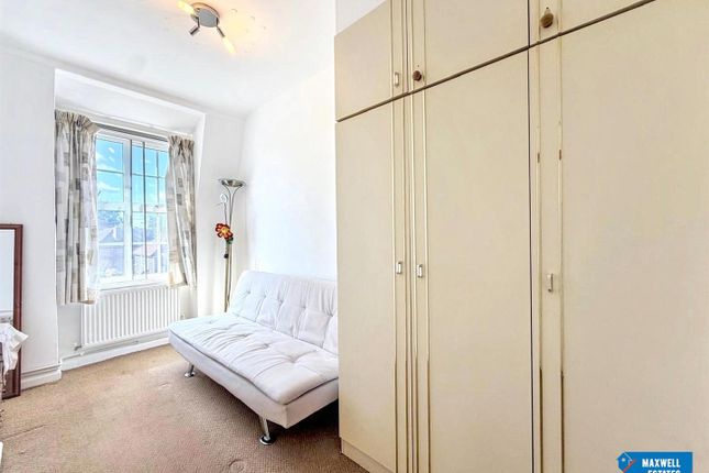 171, Watling Avenue, Edgware photo 4