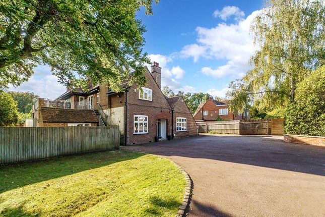 Hoylands, Woodland Way, Kingswood photo 2