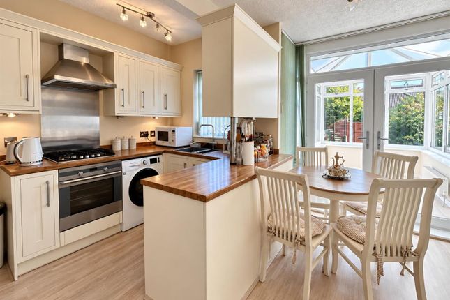 4, Highcliffe Drive, Halifax photo 3