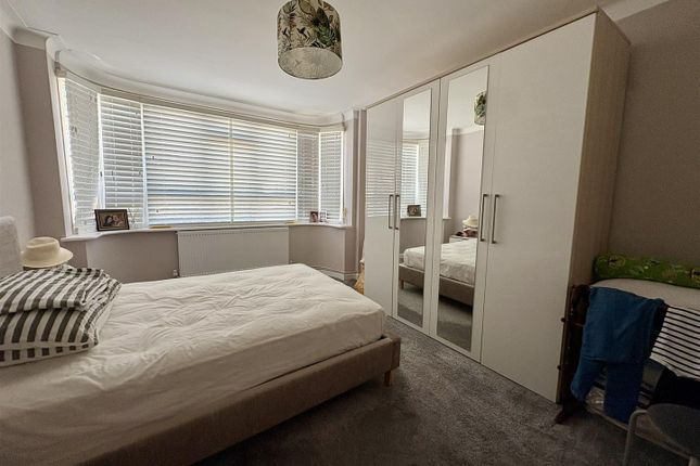 58, Vicarage Road, Hornchurch photo 4