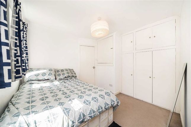 Flat 2, 12, Beauchamp Road, London photo 5