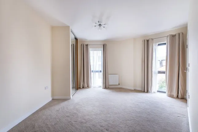 77, Newman Close, London photo 2
