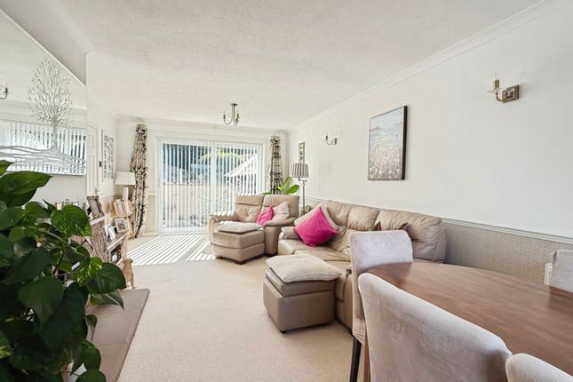 9, Woodhouse Drive, Stroud photo 3