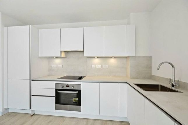 Flat 99,, Barratt House, Hounslow photo 3