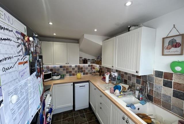 10, Stuart Way, Staines-upon-thames photo 2