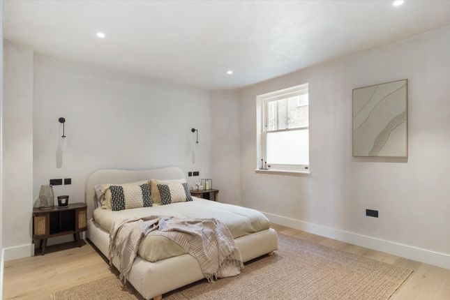 6, Russell Gardens Mews, London photo 4