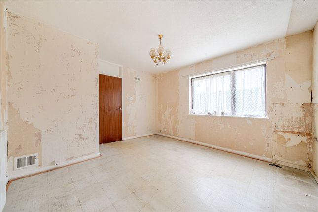 25, George Dowty Drive, Tewkesbury photo 4