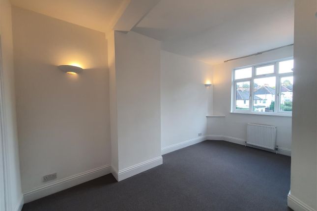 Flat to rent in Banstead Road, Carshalton