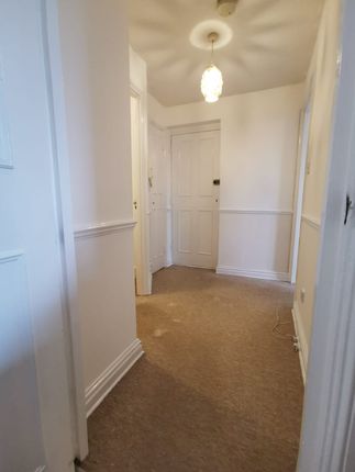 Flat for sale in Tippett Rise, Reading