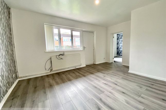 7, Orsett Close, Greater Manchester photo 4