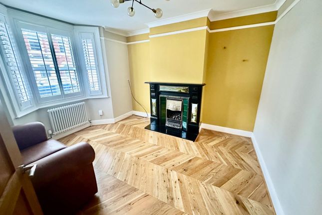 32, Kent Road, Swindon photo 2