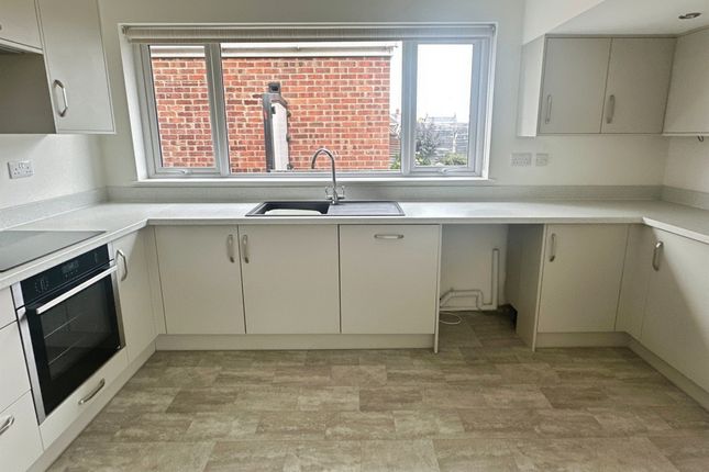30, Drummond Road, Bourne photo 3
