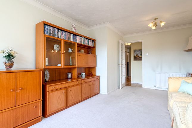 2 Woodside Park, Attleborough, Norfolk photo 3