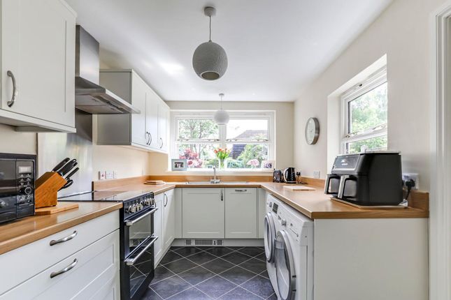 8 Lindsey Road, Bishop's Stortford photo 3