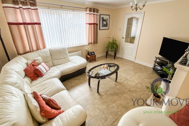 28, Windrush Avenue, Bedfordshire photo 2