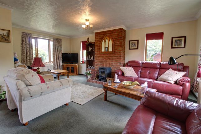 Four Gables, Taylors Farm, Straight Road, Battisford photo 4