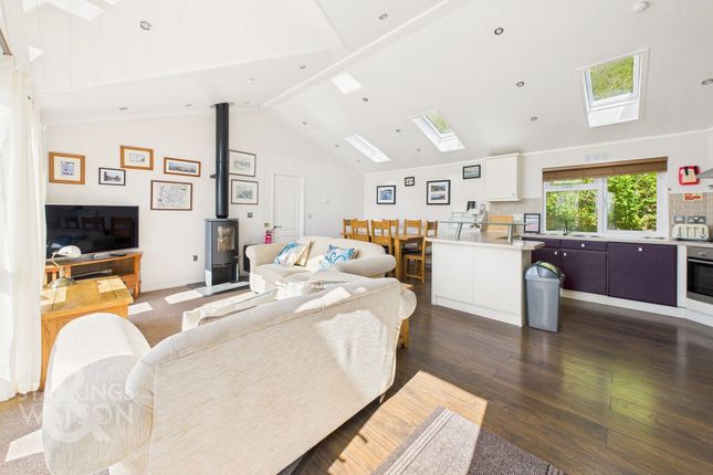 Barn Owl Lodge, Staithe Road, Beccles photo 4