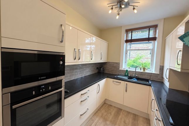 Grove Road, West Yorkshire photo 2