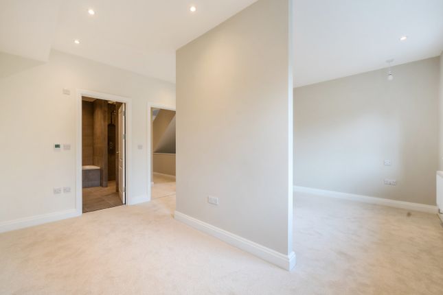 Town house for sale in Uplands Road, Kenley