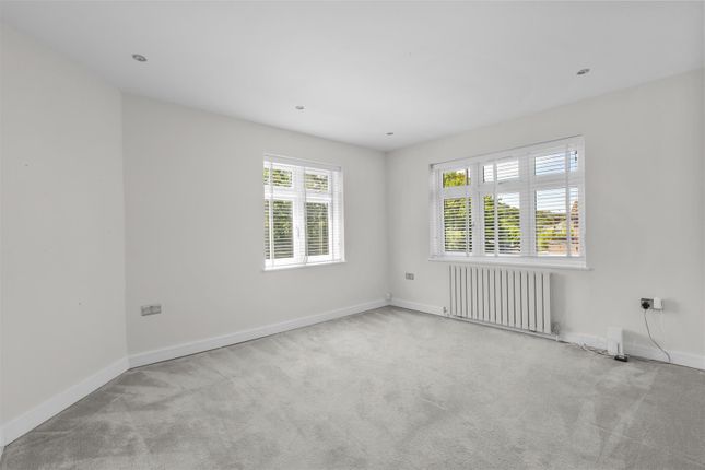 Flat 2, 32, Pinions Road, High Wycombe photo 3