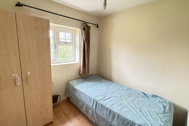 22, Bondfield Avenue, Hayes photo 3