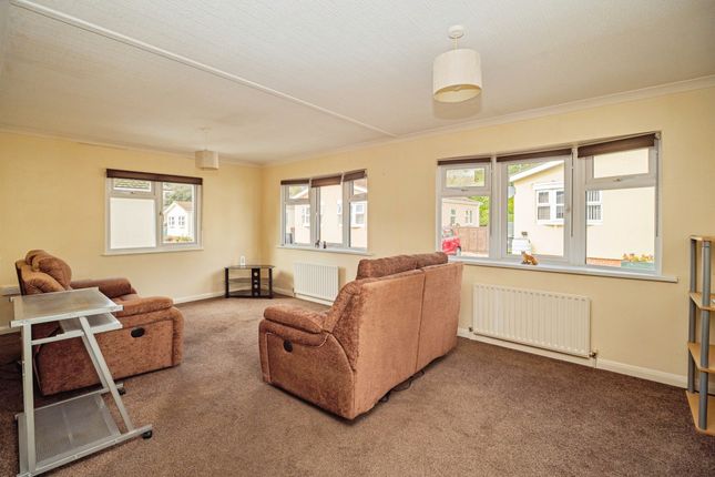 26, Railway Triangle Park Homes, Dorchester photo 3
