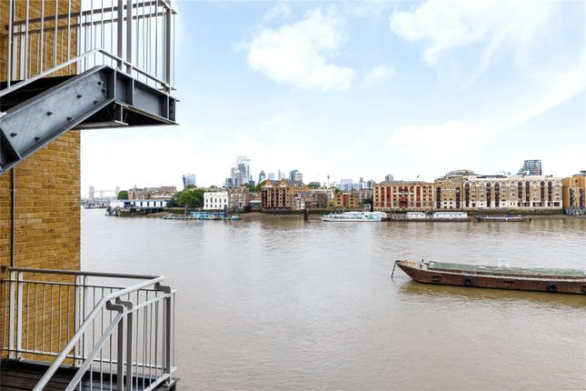 Flat for sale in Rotherhithe Street, London