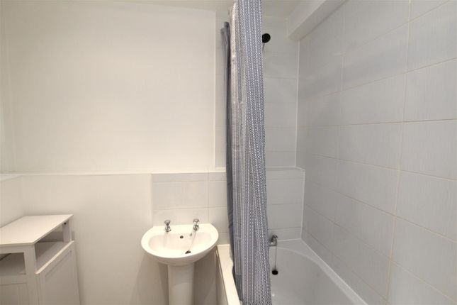 67a, Hutton Road, Brentwood photo 4