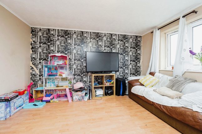 Property for sale in Plumtree Close, Dagenham