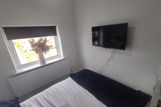 Room 5, 22, Priestsic Road, Sutton-In-Ashfield photo 5