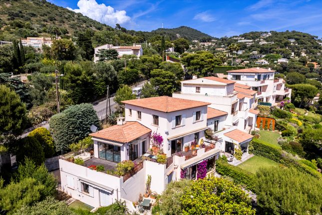 Apartment for sale in Saint-Jean-Cap-Ferrat, Alpes-Maritimes, Provence-Alpes-Côte d`Azur, France