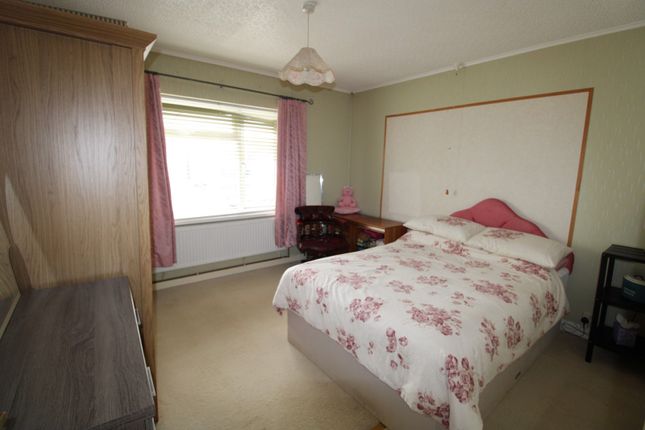 2, Orchard Drive, Porthcawl photo 4