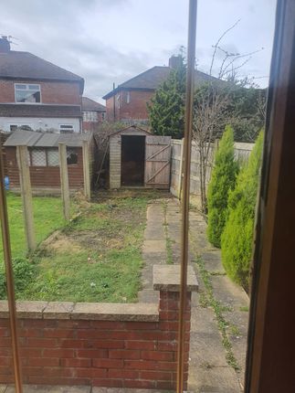 Detached house to rent in Harrowden Road, Doncaster