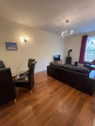 Flat to rent in Abbey Road, Malvern