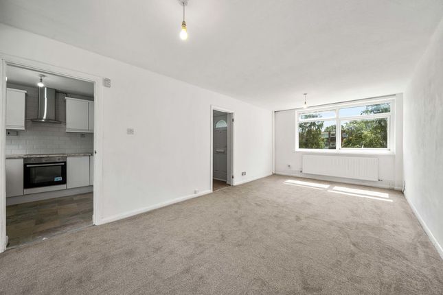 56, Trafalgar Drive, Walton-On-Thames photo 4