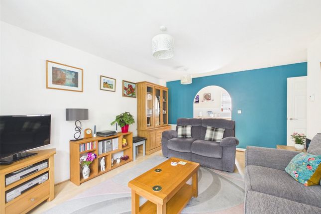 5, Pampas Court, Gloucester photo 2