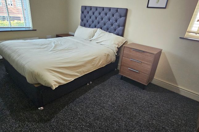 18, Parrin Lane, Manchester photo 5
