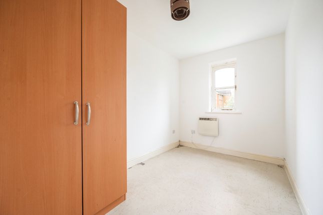 Flat for sale in Norwood Close, Cricklewood
