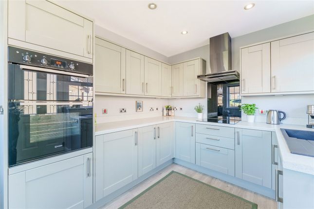 8, Chiltern Court, Hemsworth photo 2
