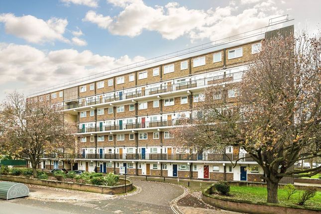 Flat 7, Breton House, St. Saviours Estate, London photo 2