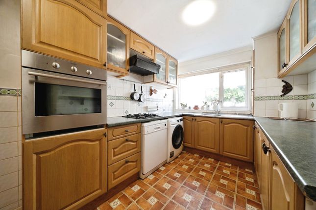 40, Green Lane Close, West Byfleet photo 4