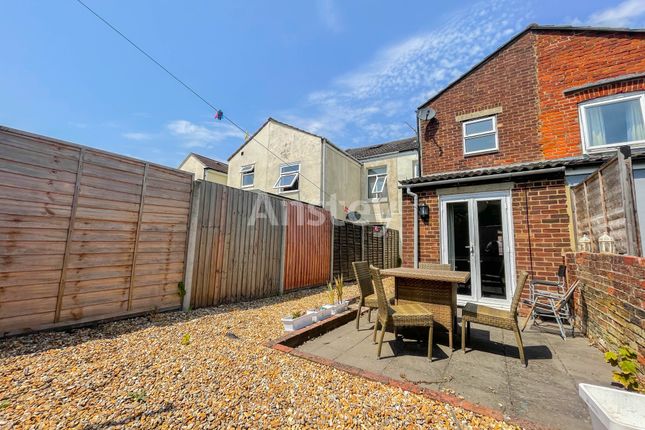 Terraced house to rent in Milton Road, Southampton